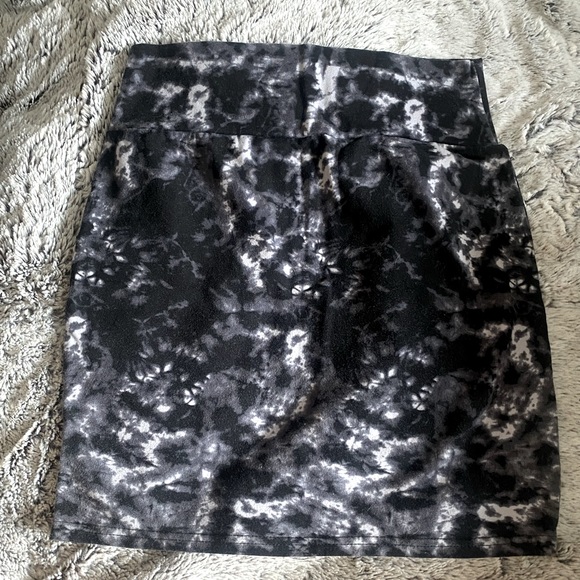 Cotton On Skirt - Picture 3 of 4